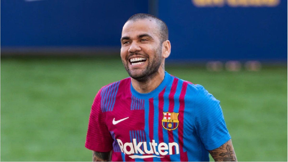 Dani Alves será compañero del "Toto" Salvio tras su salida del Barcelona