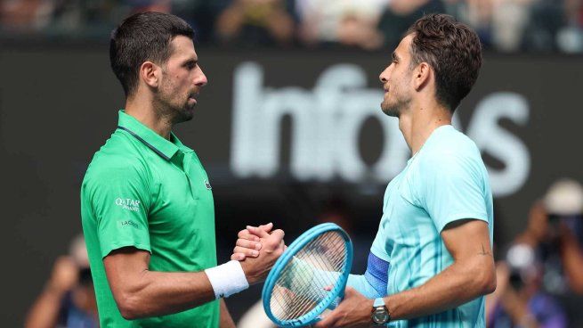 Abierto de Australia: Djokovic perdía por dos sets, pero se salvó por la lesión de Musetti y paso a semifinales