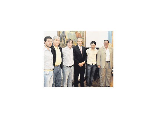 El ministro de Agricultura, Julián Domínguez, se reunió con los jóvenes de la FAA, quienes le presentaron el Plan Arraigo.