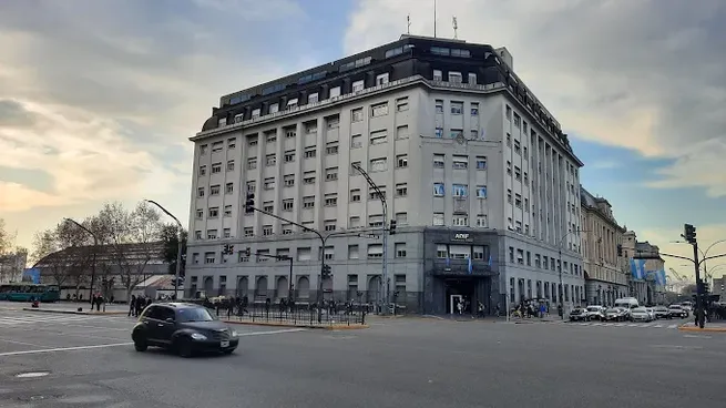 La AABE dispuso la desafectación de dos inmuebles estatales en Buenos Aires y Salta.