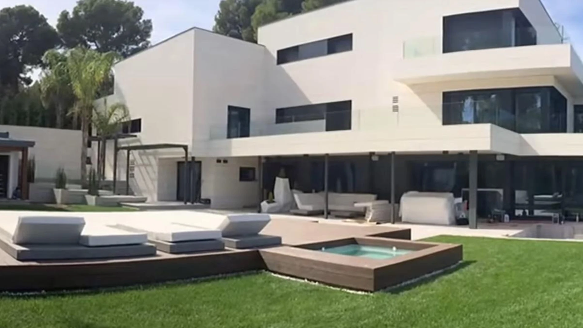 This is Lionel Messi’s mansion in Barcelona, his favorite house: luxury, dream spa and private cinema