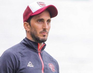 Fluminense informó que el entrenador será operado este sábado y su regreso a las prácticas dependerá de la evolución médica posterior. Fluminense informó que el entrenador será operado este sábado y su regreso a las prácticas dependerá de la evolución médica posterior.