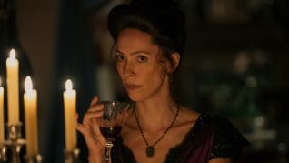 Ocho capítulos de drama y suspenso llegan al streaming con una cuidada ambientación de época.