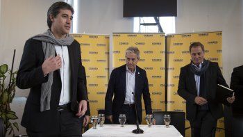 Los secretarios de Modernización, Andrés Ibarra, y de Asuntos Políticos e Institucionales, Adrián Pérez, explicaron ante periodistas el nuevo sistema de escrutinio provisorio.