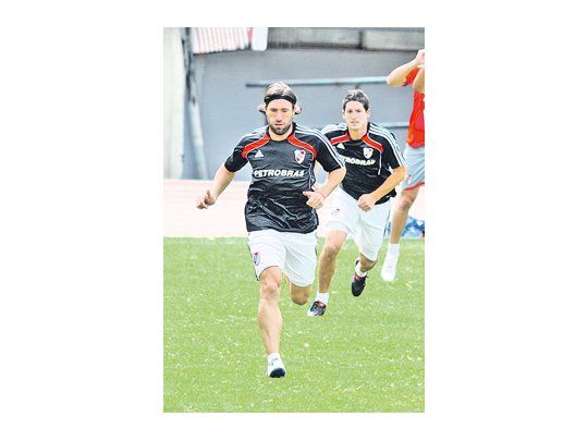 Mariano Pavone dice que están en el buen camino y de seguir así, van a olvidarse del «fantasma de la promoción».