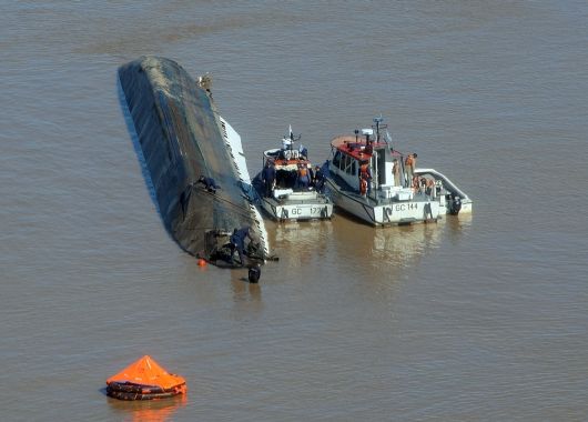 Siete desaparecidos tras choque entre dos buques cerca de Zárate (foto 1)