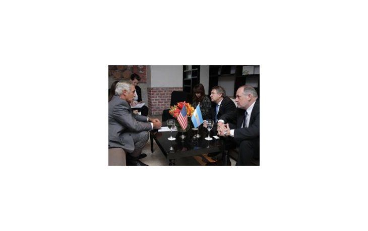 El ministro Norberto Yauhar junto al Subsecretario de Agricultura de EEUU, Michael Scuse.