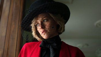 Kristen Stewart como Lady Di.