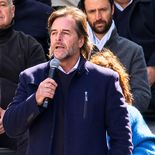Luis Lacalle Pou reapareció ante la militancia blanca y llamó a defender la política como herramienta de transformación, acelerar las respuestas a las demandas sociales y construir acuerdos sin convertir las diferencias en enfrentamientos. Luis Lacalle Pou reapareció ante la militancia blanca y llamó a defender la política como herramienta de transformación, acelerar las respuestas a las demandas sociales y construir acuerdos sin convertir las diferencias en enfrentamientos.