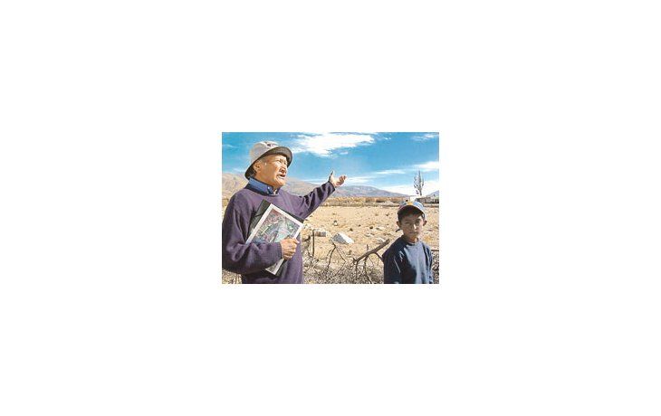 En «Tierra sublevada», Solanas pone el foco en la llamada megaminería, que revienta cerros enteros, muele y procesa las piedras con cianuro, contamina el agua cuando no la agota, entre otras cosas.