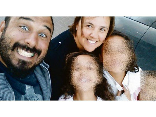 Drama. Gabriel Agüero, Valeria Marsili y sus tres hijas. Por el bloqueo que los países vecinos impusieron a Qatar, la familia del chef argentino no puede volver al país: necesita unos u$s6.000 para comprar nuevos pasajes.