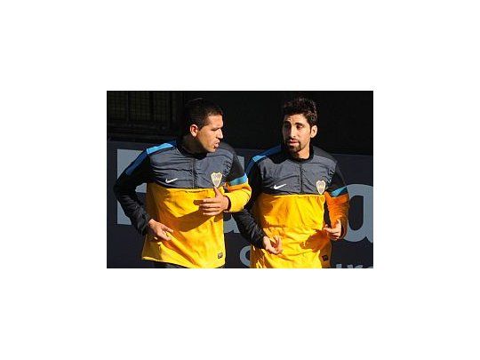 Riquelme entrenando junto a Cángele.