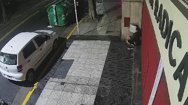 Un hombre intervino el tablero electrónico del edificio antes de la agresión.