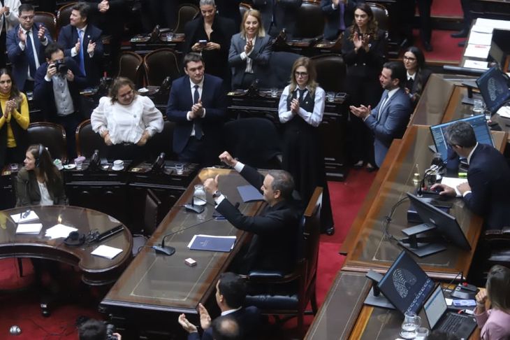 Adorni fue respaldado por el bloque libertario en Diputados en abril de este año. Adorni fue respaldado por el bloque libertario en Diputados en abril de este año.