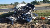Entre las víctimas fatales hay tres ocupantes de una camioneta, mientras que un cuarto permanece internado en estado crítico.
