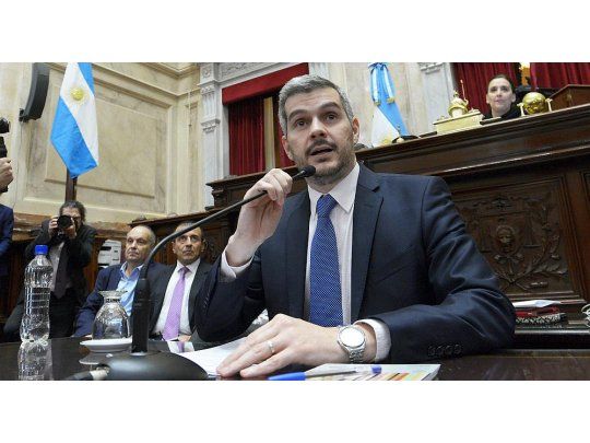 El jefe de Gabinete, Marcos Peña, inició su presentación con datos sobre la lucha contra el narctráfico y luego defendió el plan de endeudamiento del Gobierno nacional. Este es el camino, estamos yendo por el camino correcto, dijo.