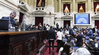 El pedido de sesión especial hecho por los tres bloques de la oposición fue realizado después de un acuerdo con los gobernadores. 