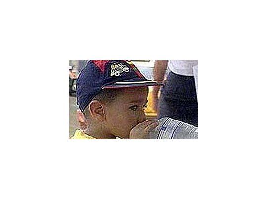 Hay que proteger a los niños con gorros y protectores solares altos.