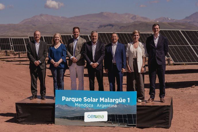 La inauguración del parque solar Malargüe I contó con la presencia Jorge Brito; César Rossi, presidente de Genneia; Bernardo Andrews, CEO de la empresa; Alfredo Cornejo; la vicegobernadora, Hebe Casado; el intendente de la localidad, Celso Jaque, y la ministra de Energía y Ambiente, Jimena Latorre.