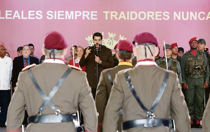 sancionado. El martes, el asesor de Seguridad Nacional de la Casa Blanca, John Bolton, urgió a China y a Rusia evitar hacer negocios con el Gobierno de Nicolás Maduro. Pekín le respondió ayer.