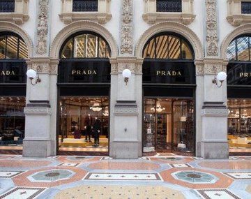 Prada subrayó que Versace ofrece un “significativo potencial de crecimiento no explotado”. Prada subrayó que Versace ofrece un “significativo potencial de crecimiento no explotado”.