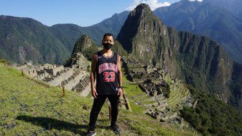 Jesse Katayama durante su visita a las ruinas de&nbsp;Machu Picchu.