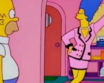 Marge con su Chanel rosa.