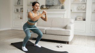 Para comenzar a hacer ejercicios, las bandas elásticas son una opción fácil y económica. Para comenzar a hacer ejercicios, las bandas elásticas son una opción fácil y económica.