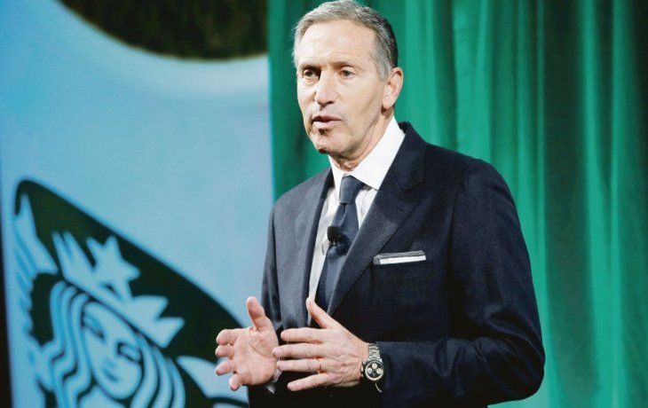 ensayo. Howard Schultz, expresidente de Starbucks, dijo que quiere explorar como candidato presidencial una tercera vía en Estados Unidos.