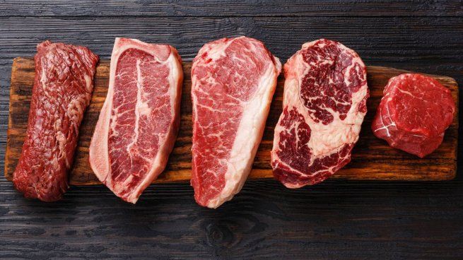 Comer carne cruda: los especialistas Cormillot y Pasquini advierten sobre sus riesgos