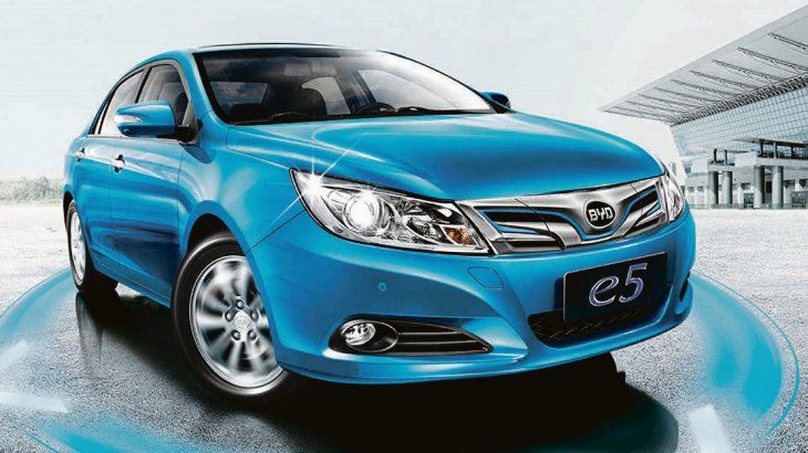 BYD E5. El fabricante chino traerá este modelo eléctrico al país, con motor equivalente a los 215 CV. BYD E5. El fabricante chino traerá este modelo eléctrico al país, con motor equivalente a los 215 CV.