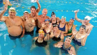 Incorporar ejercicios acuáticos puede ser efectivo y de bajo riesgo para adultos.