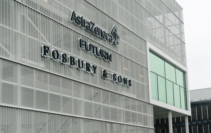 EN LA MIRA. La sede del laboratorio AstraZeneca en Bruselas sería una de las filiales afectadas por una eventual veda a la exportación de vacunas contra el covid-19 fuera de la Unión Europea.
