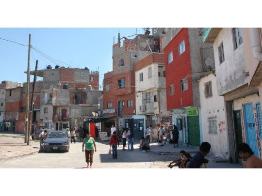 Casi la mitad de los argentinos reconoce que hay venta de drogas en su barrio.
