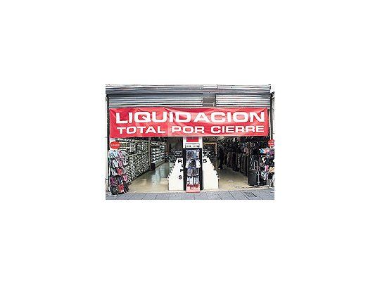 Cada vez son más los locales vacíos en la calle Florida. Ya ni el boom del turismo parecieraalcanzar para que los comercios en la zona subsistan.