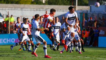 Papelón. Barracas Central ganó todos sus partidos de esta Liga Profesional gracias a arbitrajes polémicos.