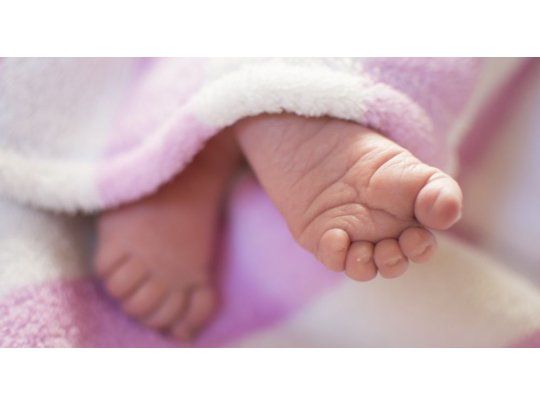 Desde 2015 hasta el mes pasado sólo el 28,76% de los bebés oriundos de Capital fueron anotados con el apellido de la madre junto al del padre.