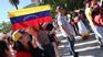 Residentes venezolanos en Plaza de Mayo.