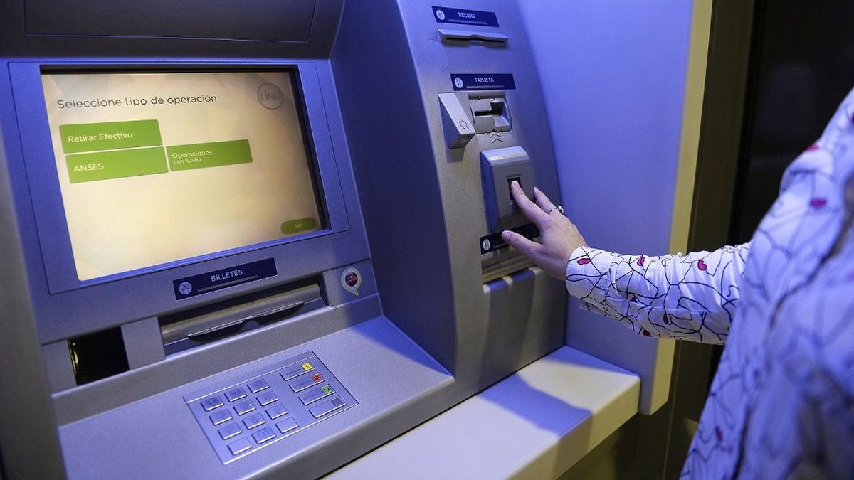 How to avoid being a victim of ATM scams