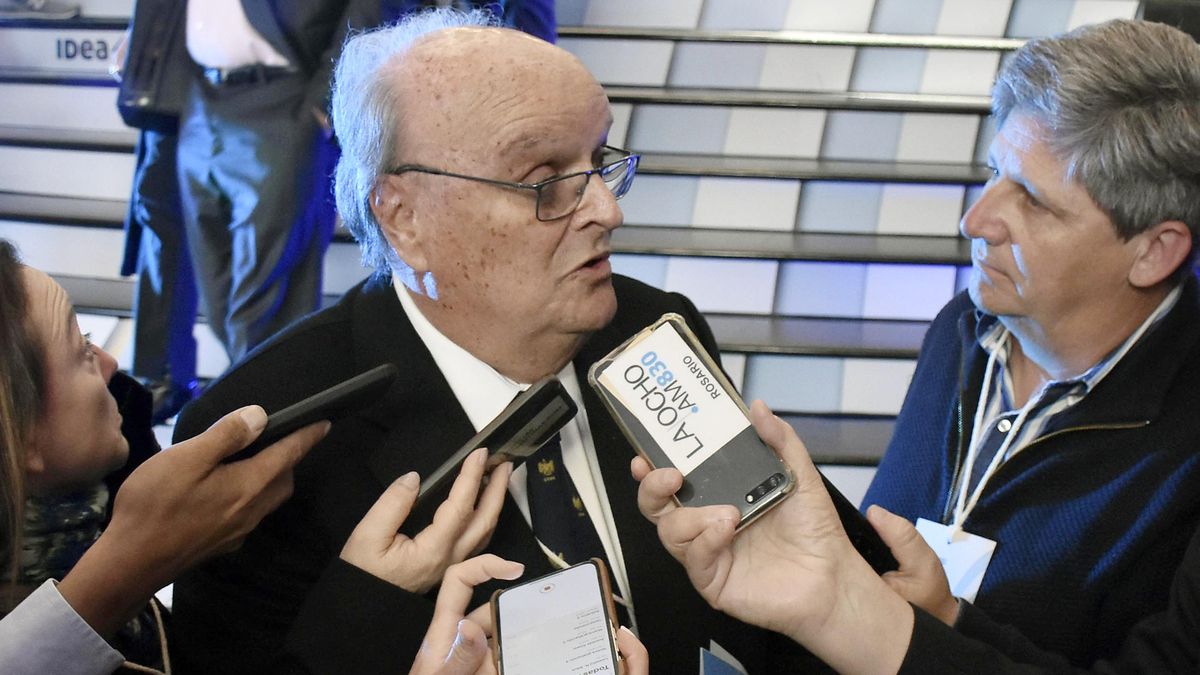 the papers that De Mendiguren showed at the IDEA Colloquium