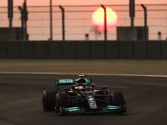 Hamilton partirá adelante en Arabia y da pelea por el título en la Fórmula 1.