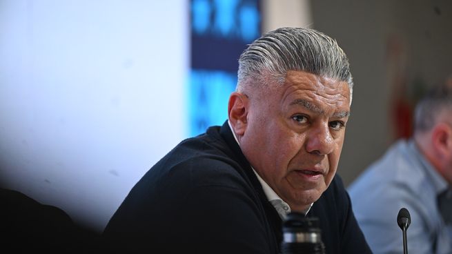 Claudio Chiqui Tapia le hizo una inusual propuesta a la dirigencia de River.