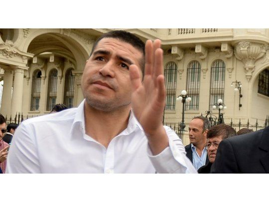 Riquelme le respondió a Tevez y Maradona.