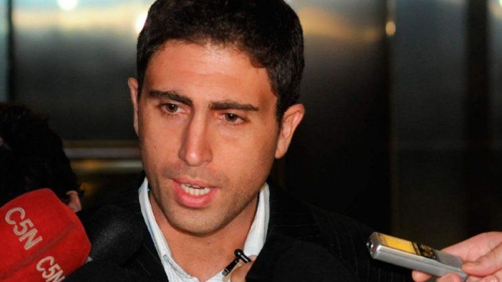 El representante de modelos Lenadro Santos enfrenta condenas de hasta 10 años de cárceles, en una sola de las causas.