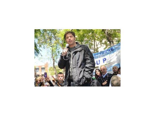 Kicillof contra el travestismo político de candidatos de la oposición