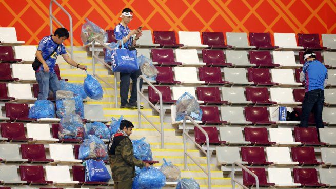 Limpiar la tribuna antes de irse, la marca registrada de Japón