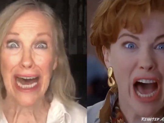 Catherine OHara sigue teniendo los mismos gestos que cuando realizó la película.