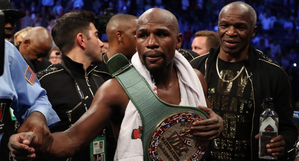 Mayweather con el cinturón del campeón