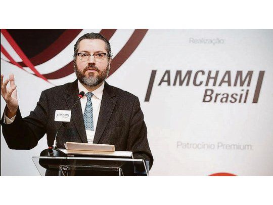 Cruzado. El diplomático Ernesto Araújo, futuro canciller de Brasil, expresa posturas similares a las de la ultraderecha estadounidense.