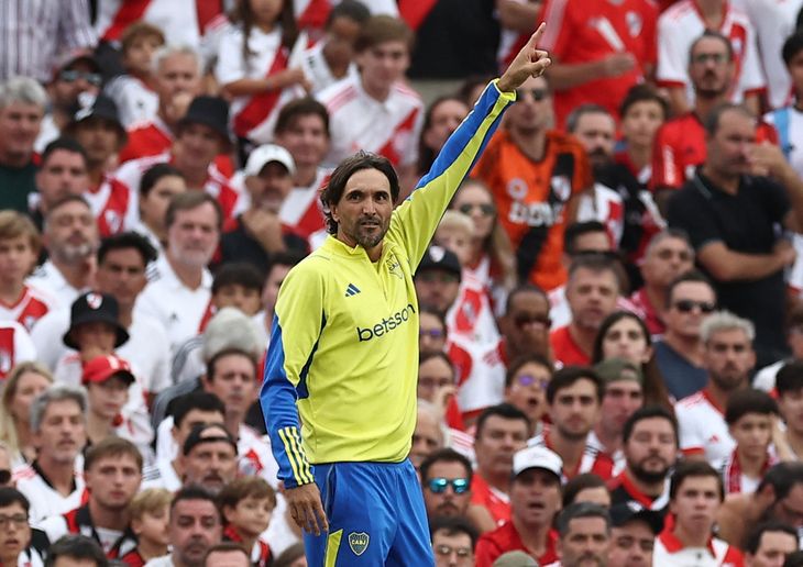 Juan Román Riquelme respaldó a Diego Martínez y pidió tiempo para que los jugadores se conozcan e incorporen la idea del entrenador. Juan Román Riquelme respaldó a Diego Martínez y pidió tiempo para que los jugadores se conozcan e incorporen la idea del entrenador.